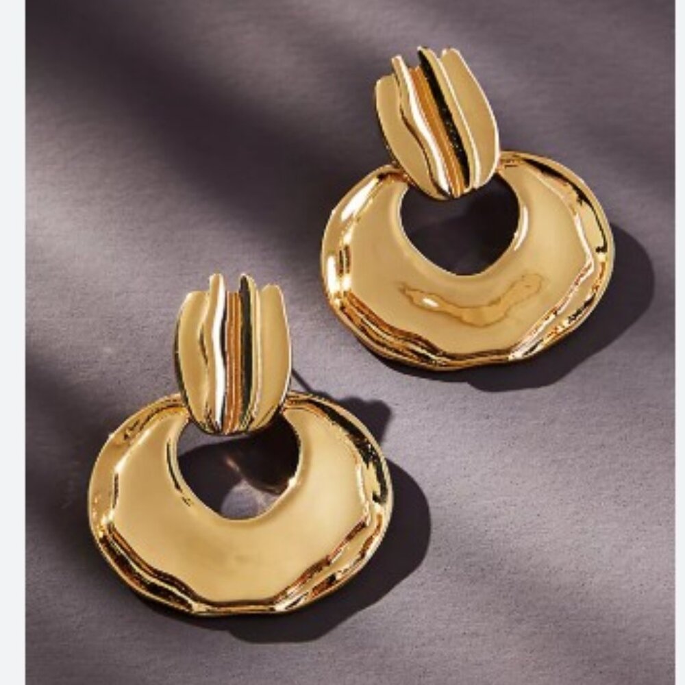 Grooved Drop Gold Statement Earrings - image 3